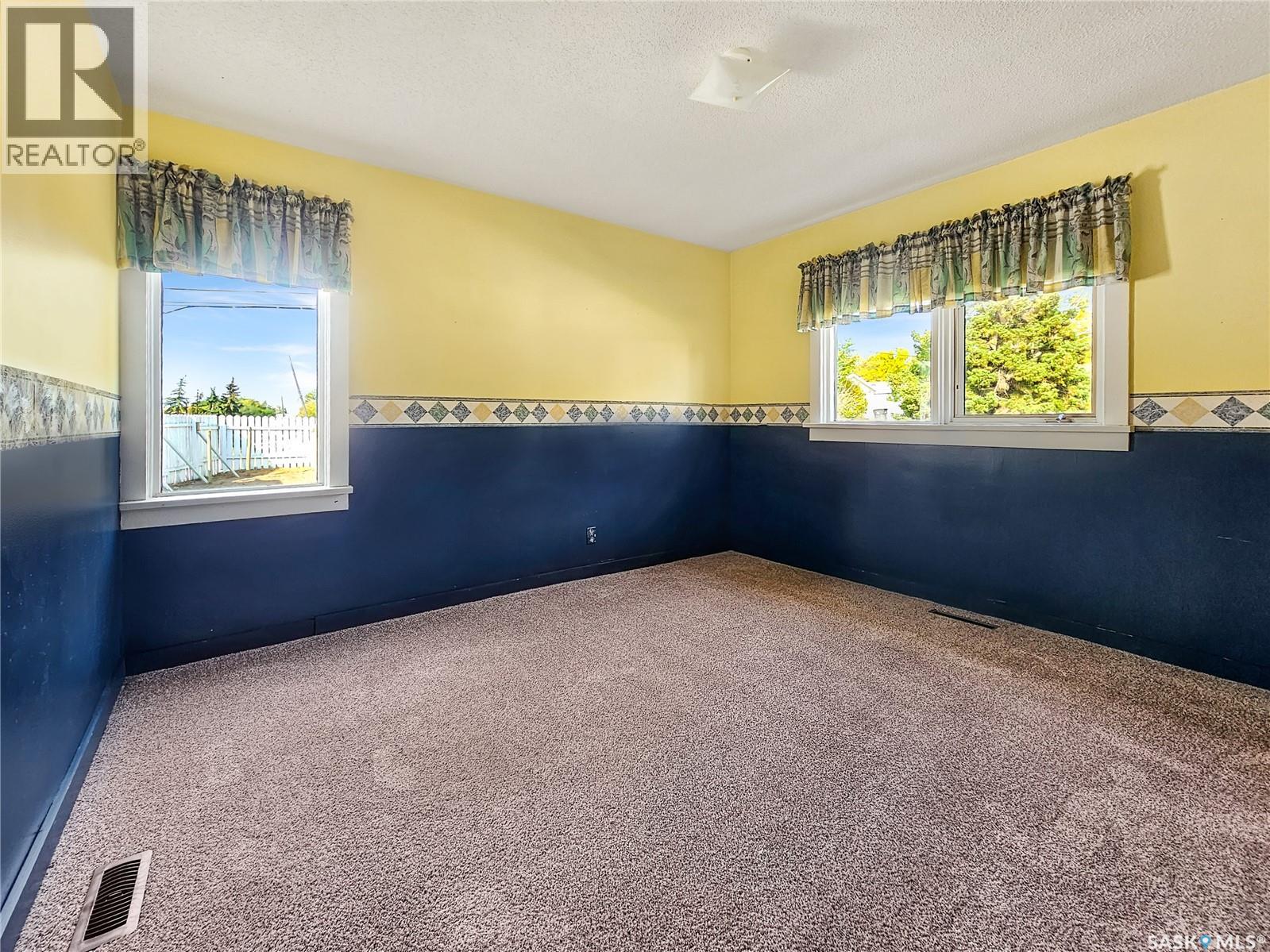 Single Family House Bungalow for Sale in  rd AVENUE NW Swift Current 