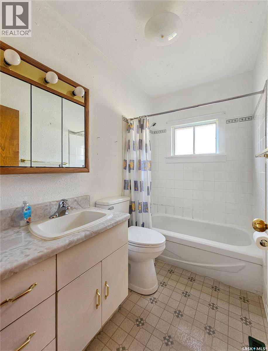 Single Family House Bungalow for Sale in  rd AVENUE NW Swift Current 
