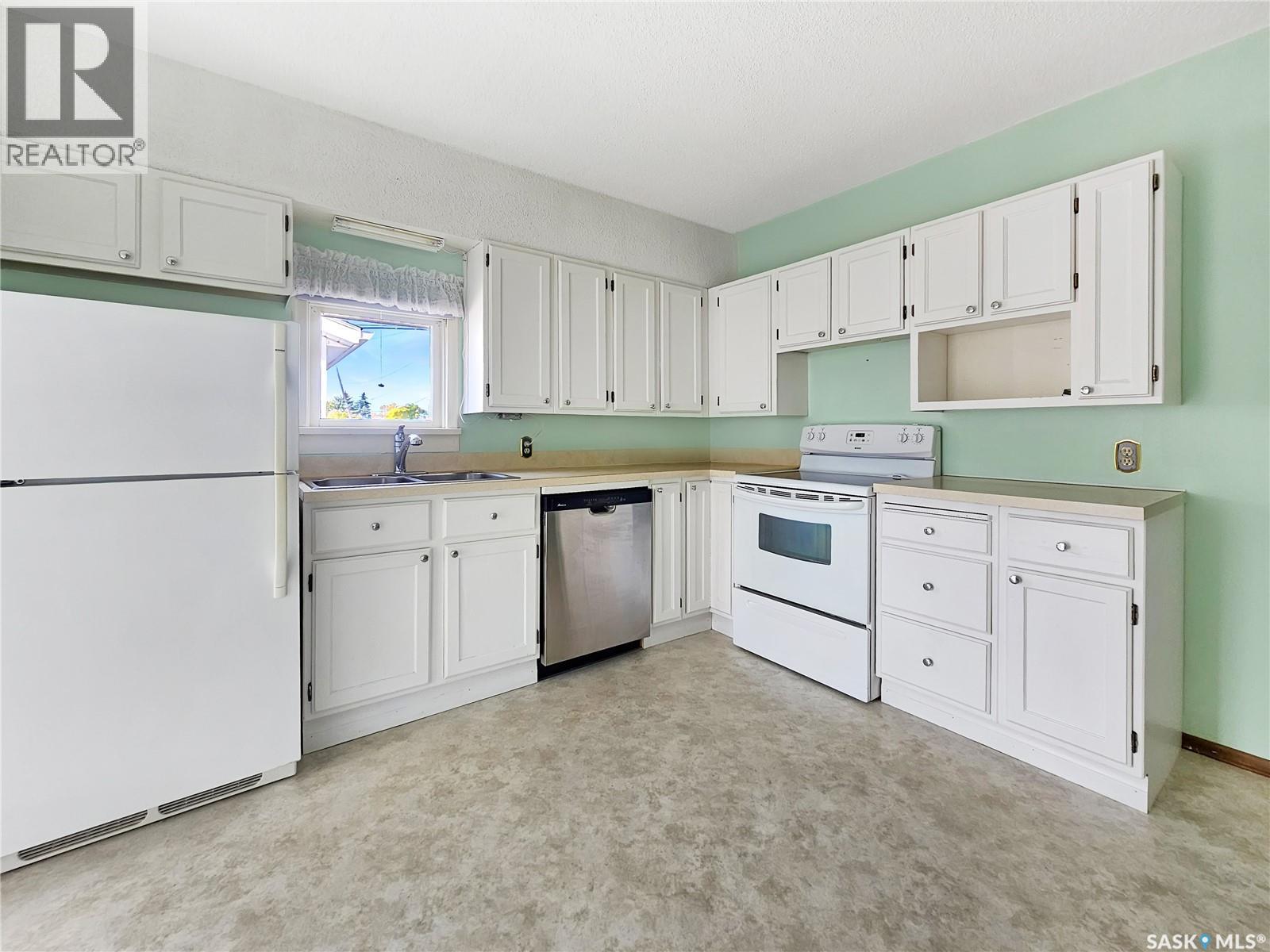 Single Family House Bungalow for Sale in  rd AVENUE NW Swift Current 