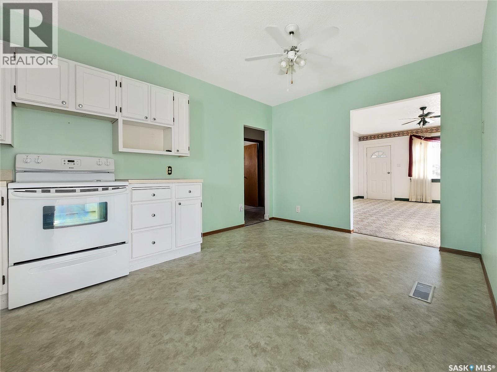 Single Family House Bungalow for Sale in  rd AVENUE NW Swift Current 