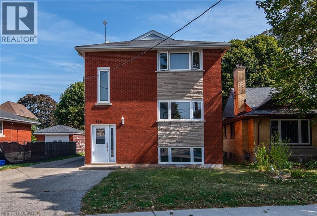 296 AHRENS Street W