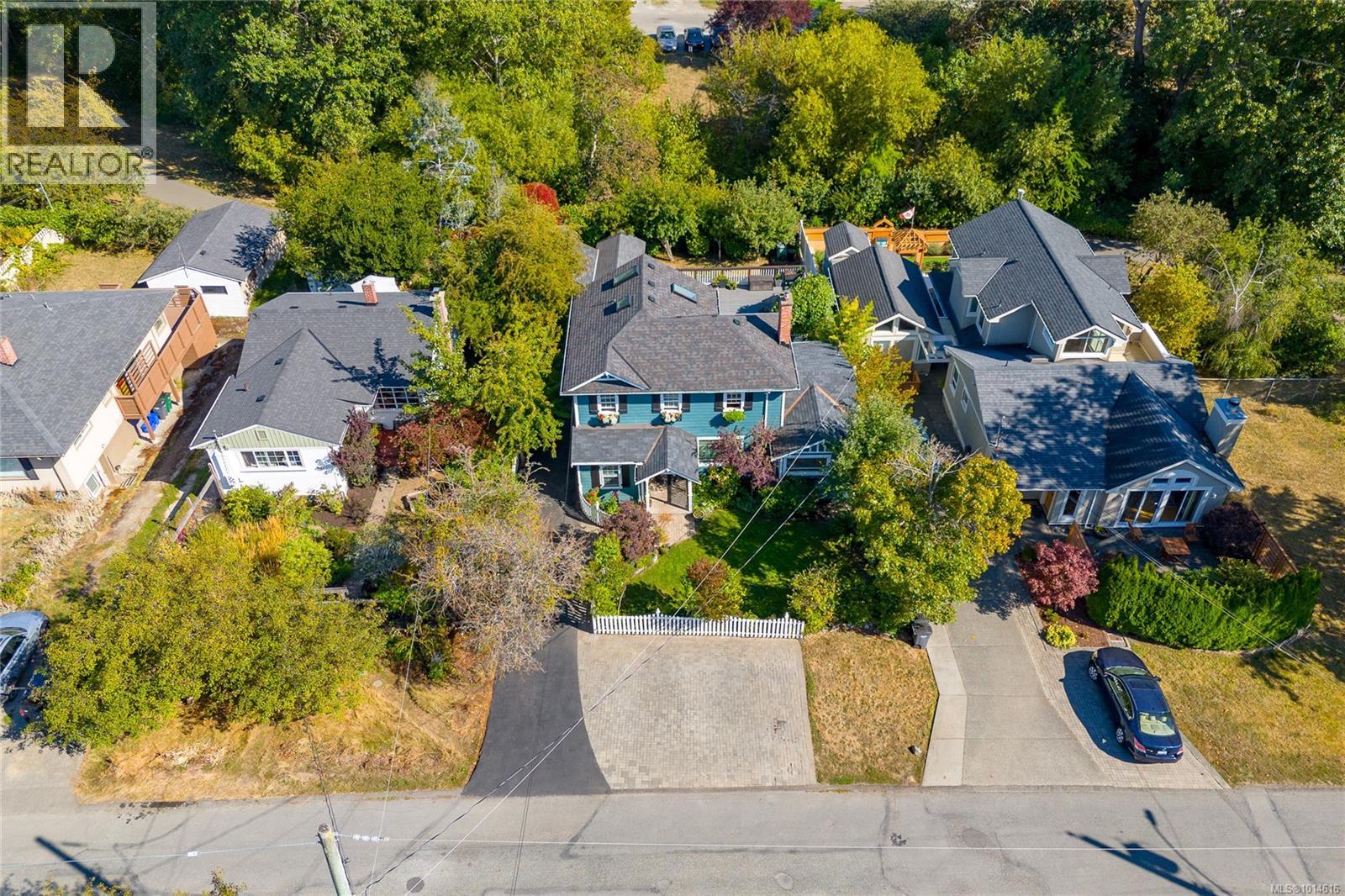  3305 Wordsworth Street, Saanich