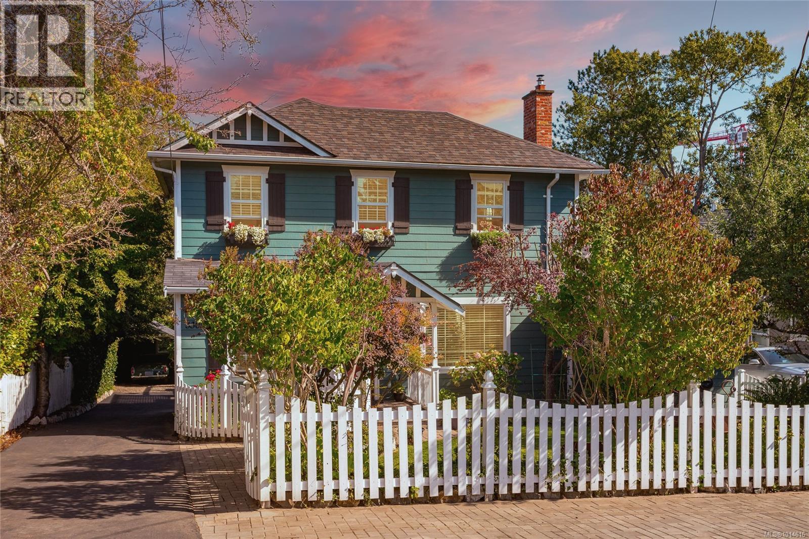  3305 Wordsworth Street, Saanich