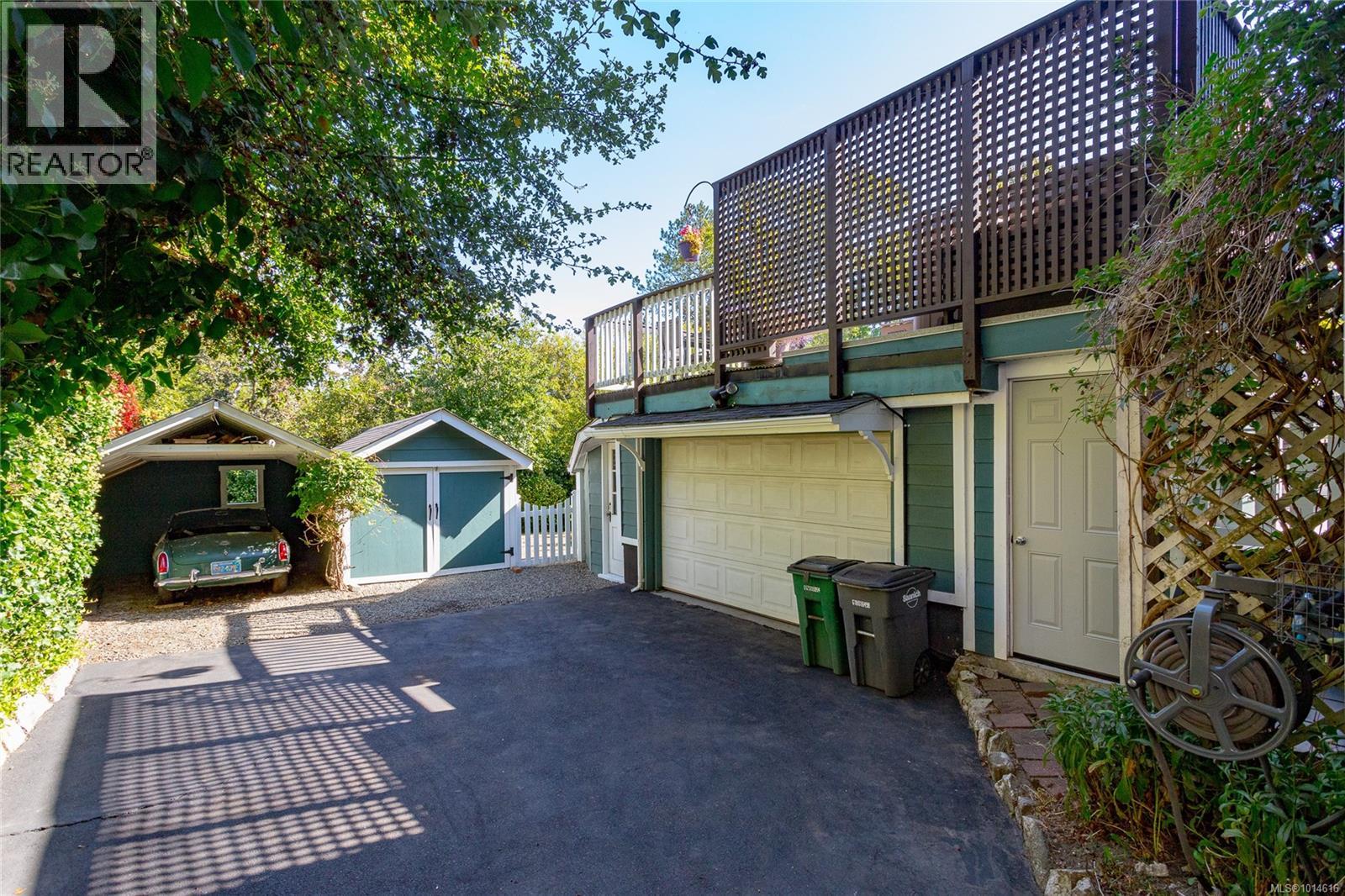  3305 Wordsworth Street, Saanich
