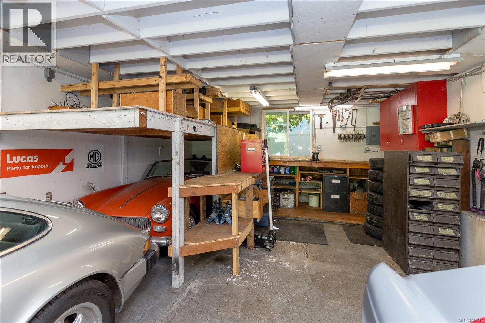  3305 Wordsworth Street, Saanich