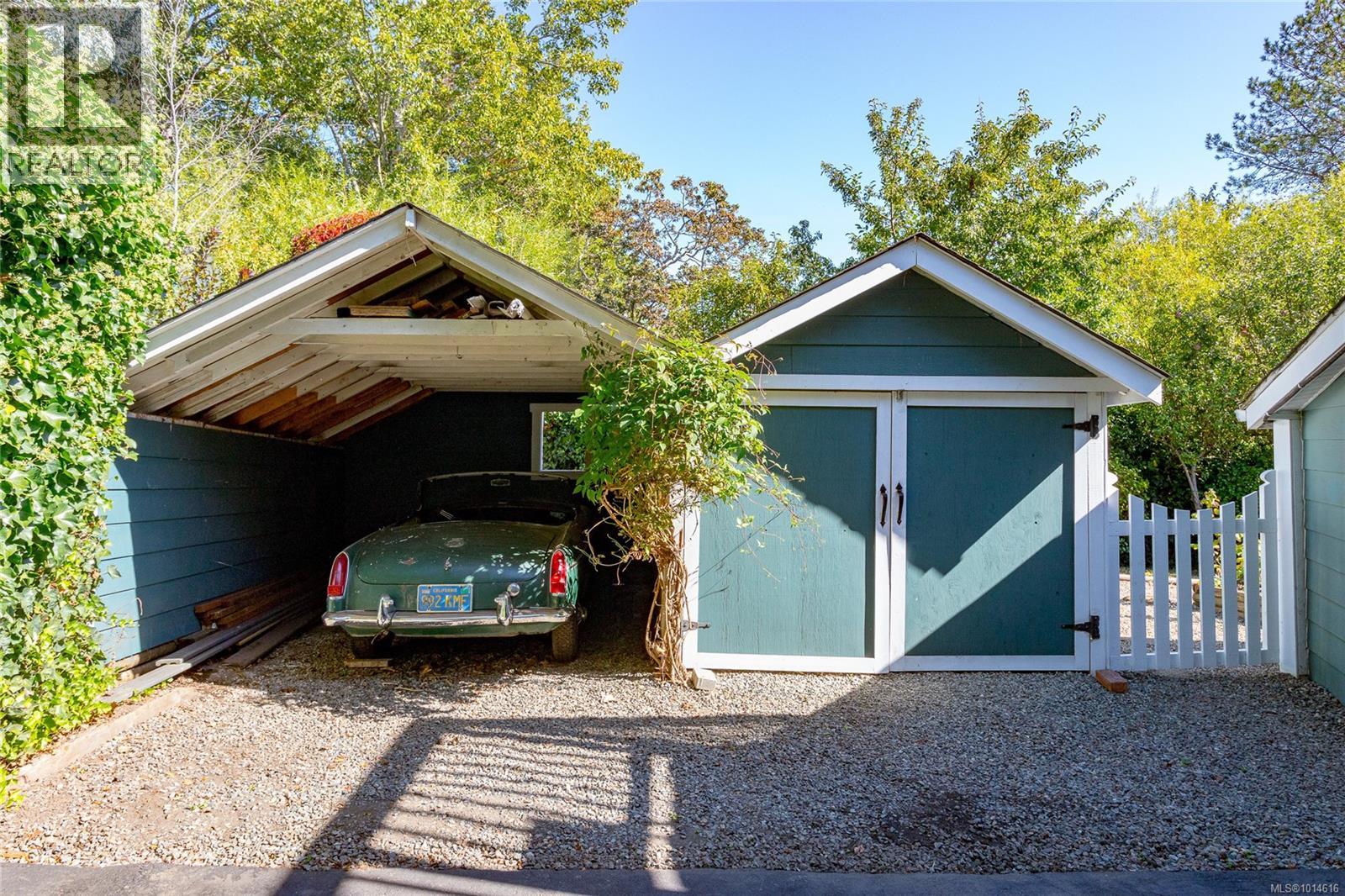  3305 Wordsworth Street, Saanich