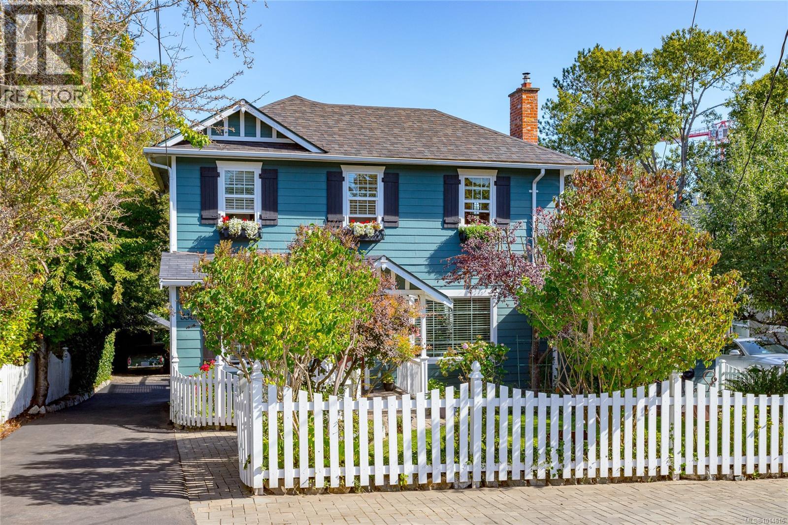  3305 Wordsworth Street, Saanich