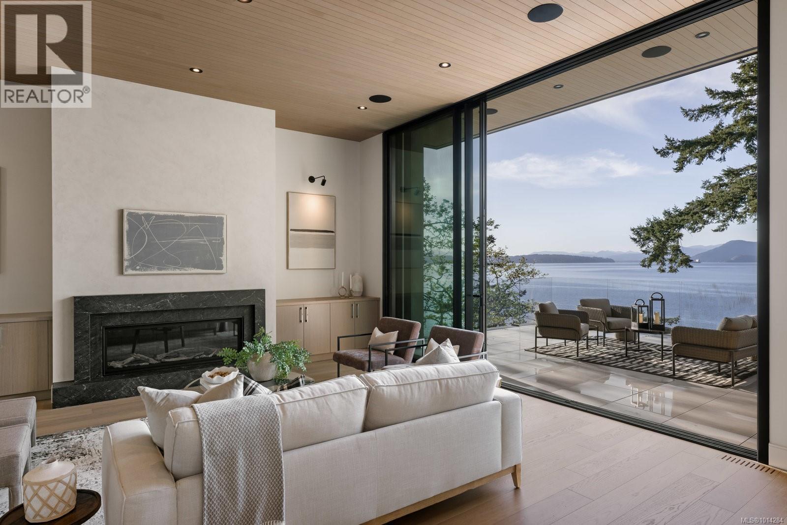  418 Lands End Road, North Saanich