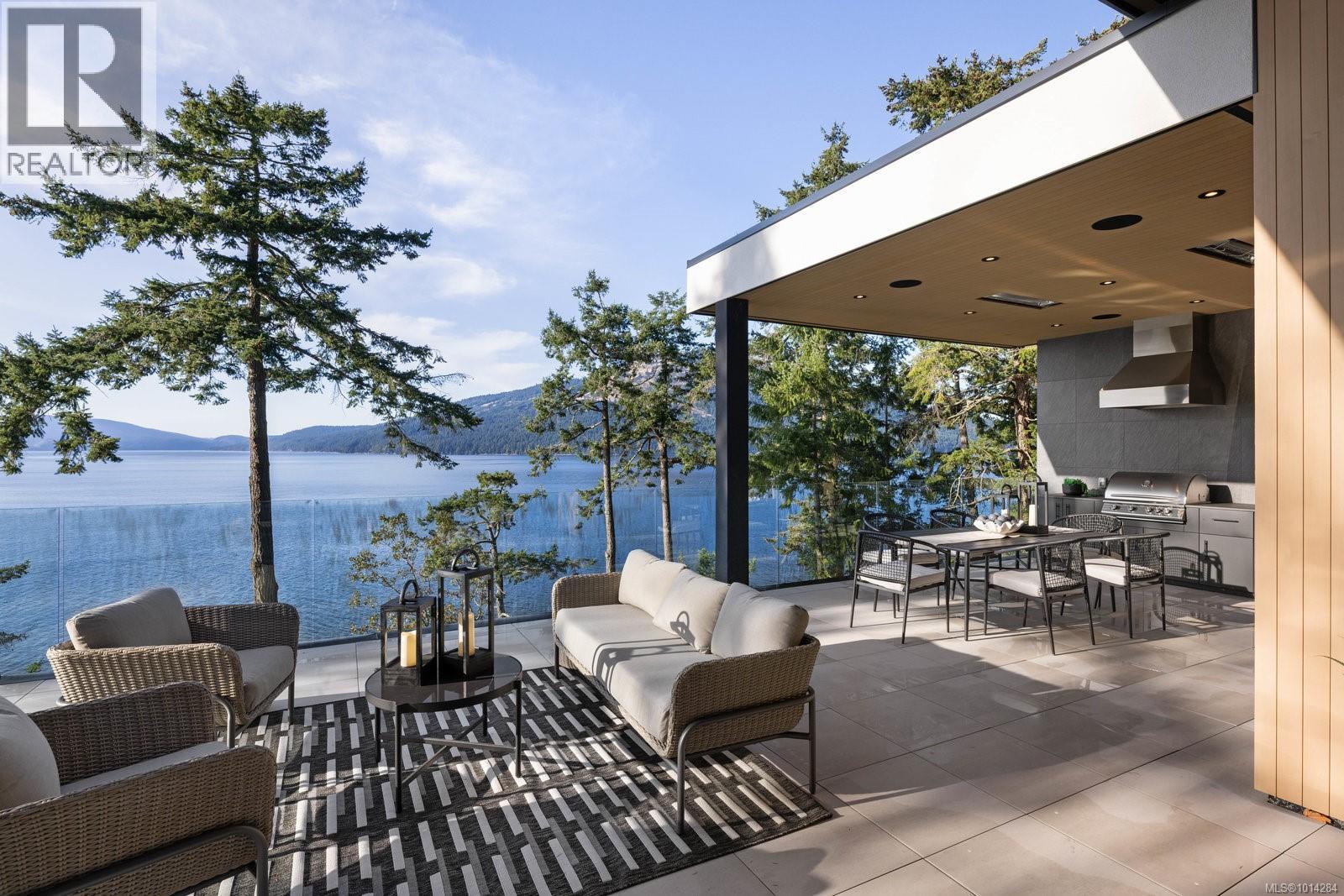  418 Lands End Road, North Saanich