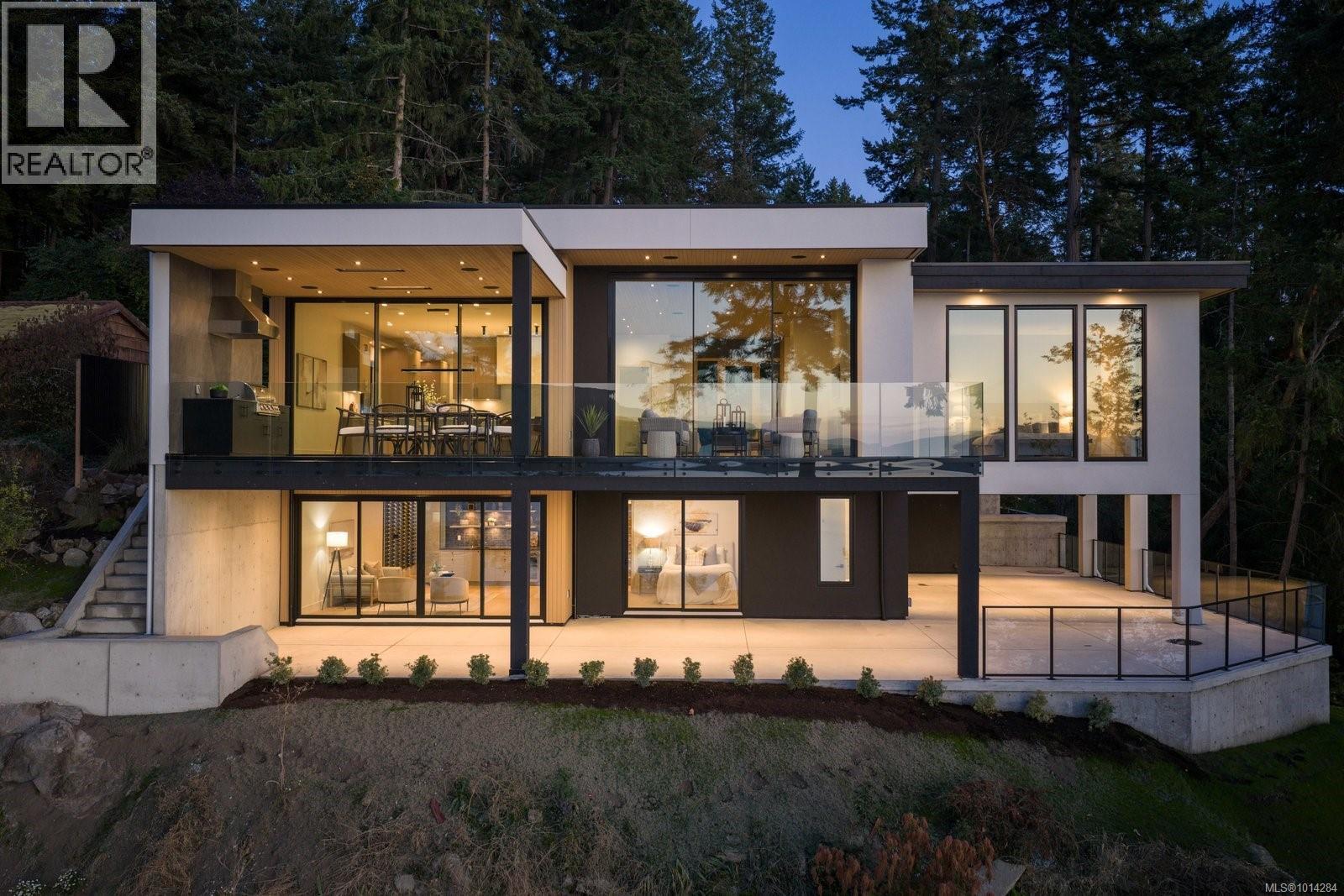  418 Lands End Road, North Saanich
