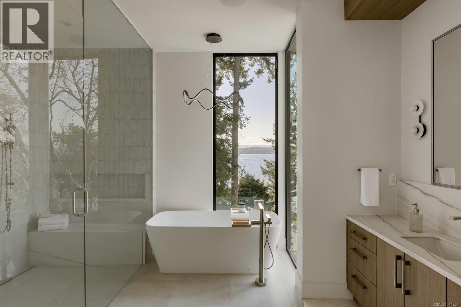 418 Lands End Road, North Saanich