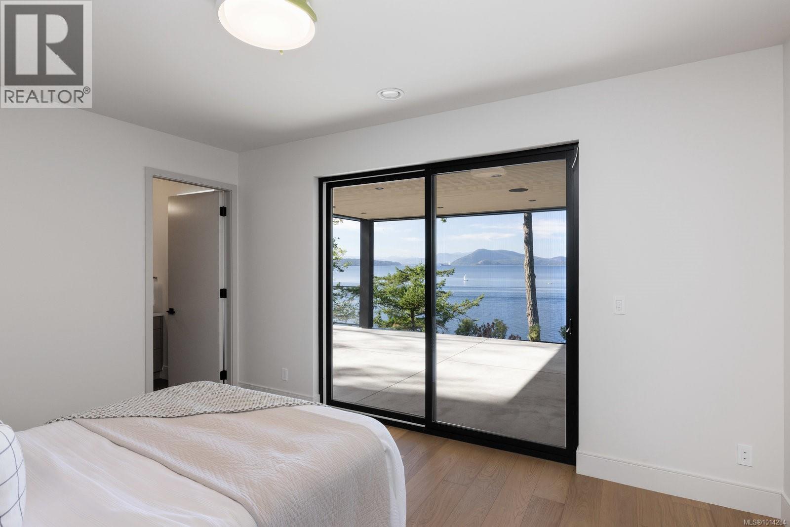  418 Lands End Road, North Saanich