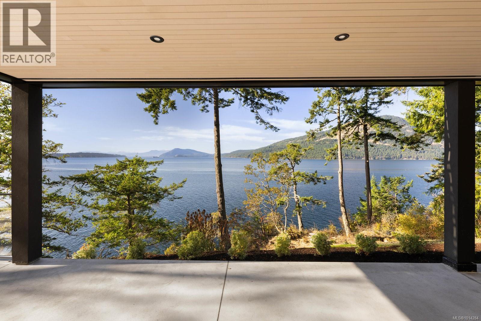  418 Lands End Road, North Saanich