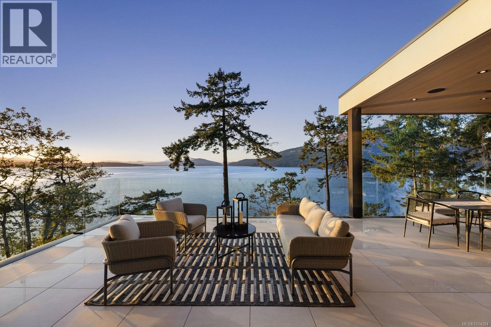  418 Lands End Road, North Saanich