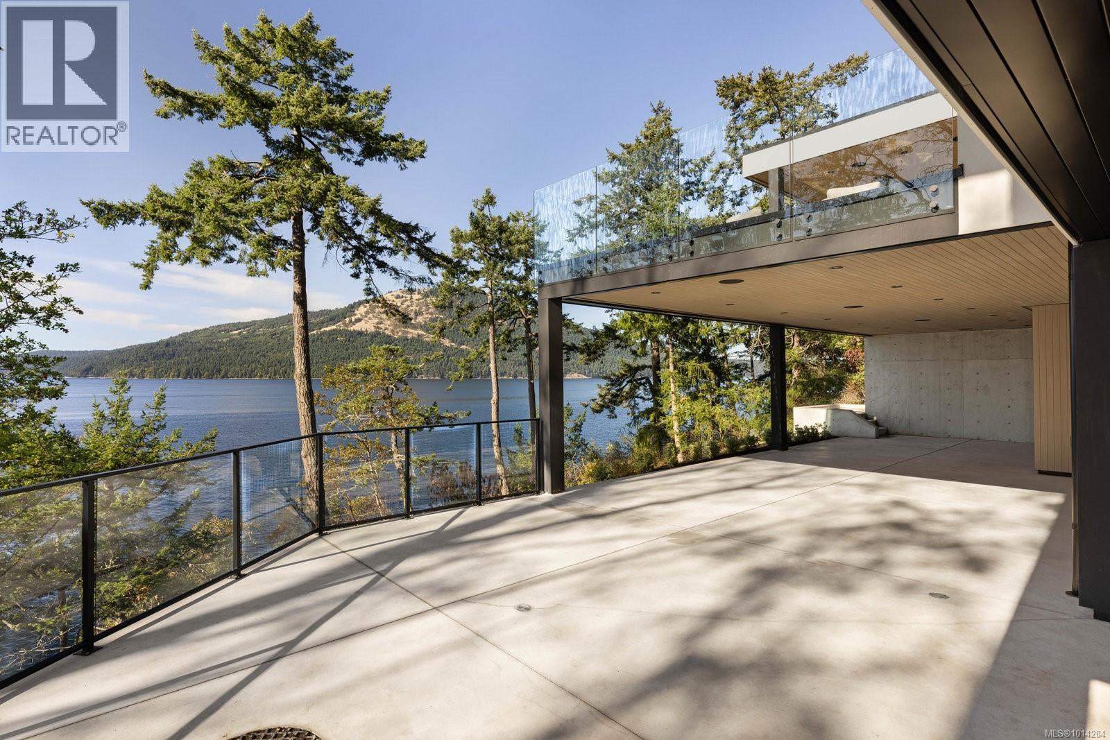  418 Lands End Road, North Saanich