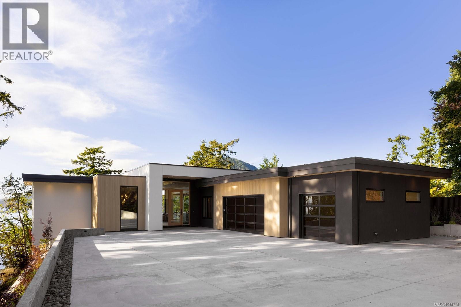  418 Lands End Road, North Saanich