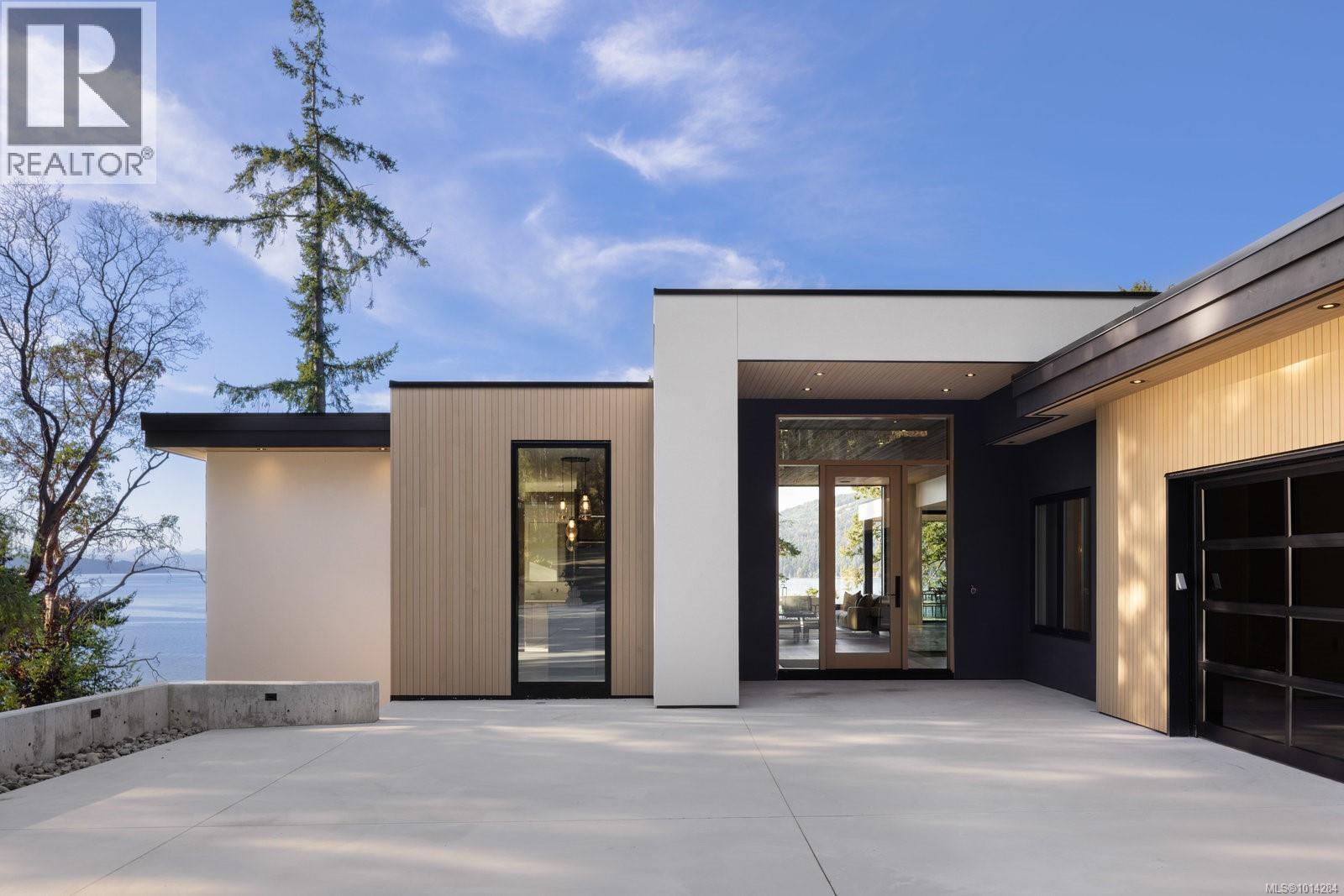  418 Lands End Road, North Saanich