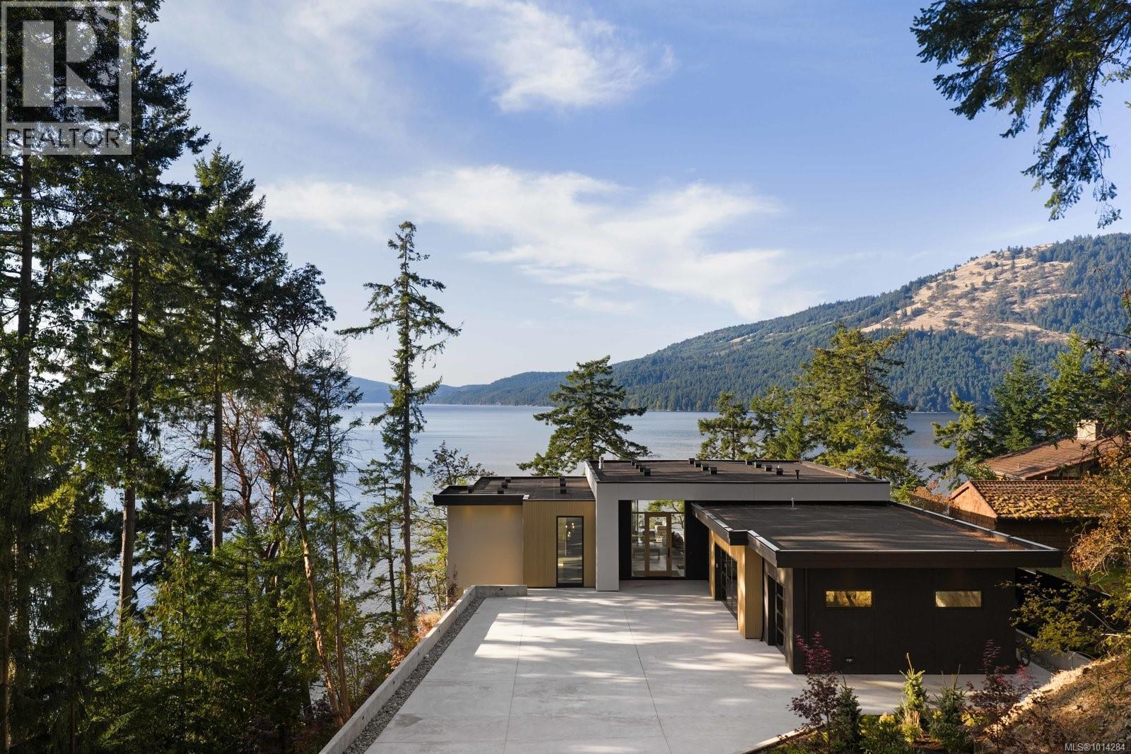  418 Lands End Road, North Saanich