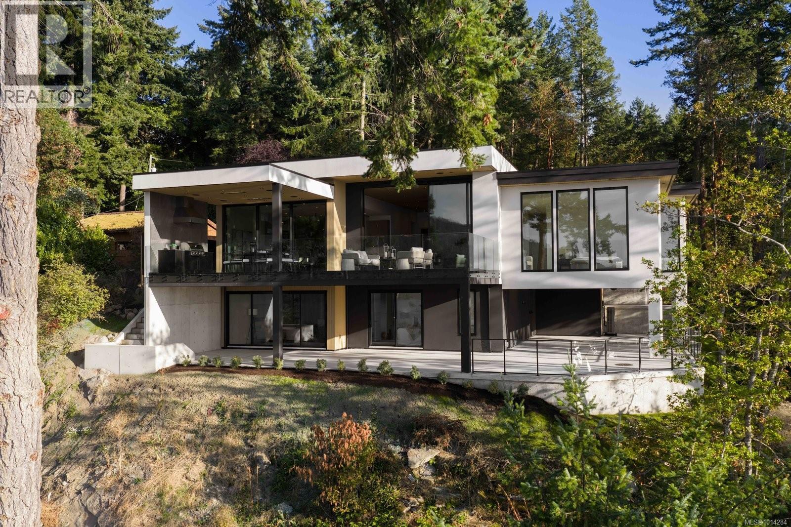  418 Lands End Road, North Saanich