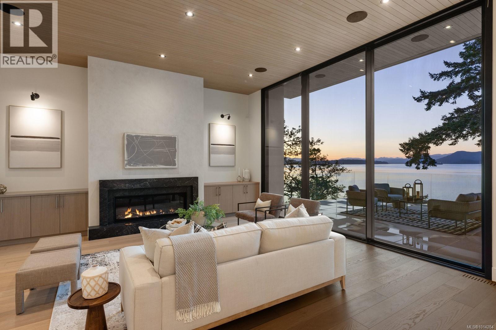  418 Lands End Road, North Saanich
