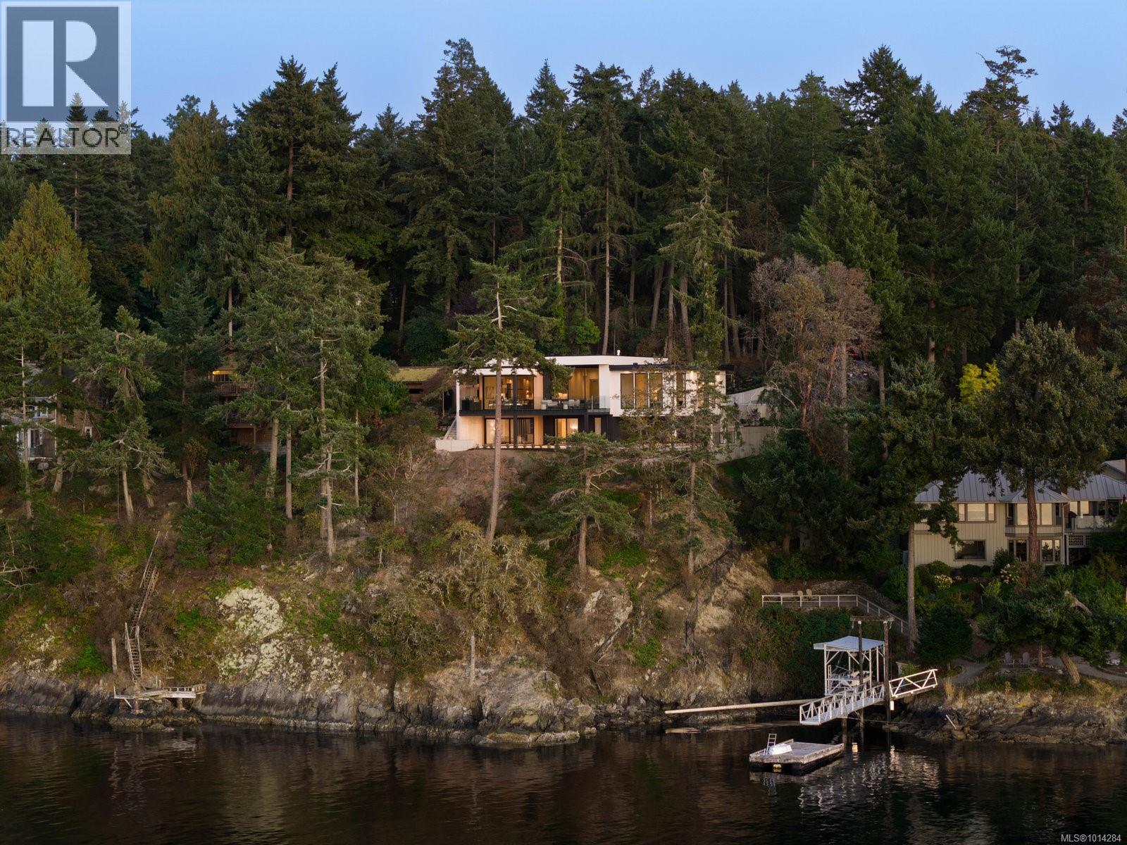  418 Lands End Road, North Saanich