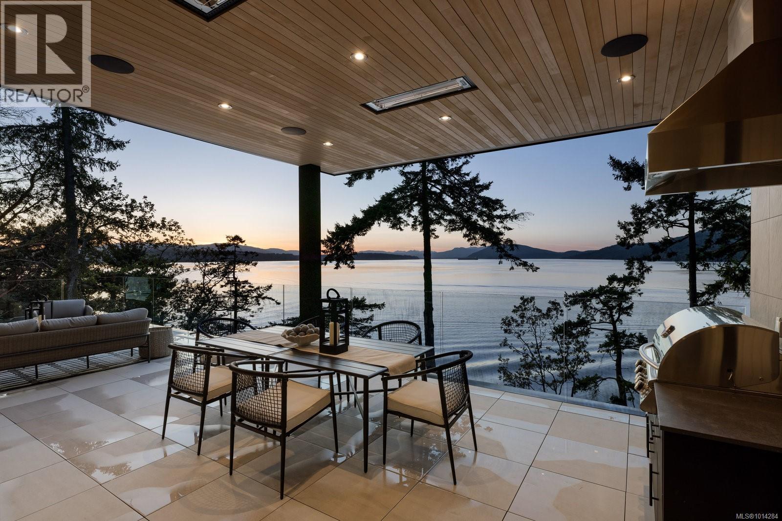  418 Lands End Road, North Saanich