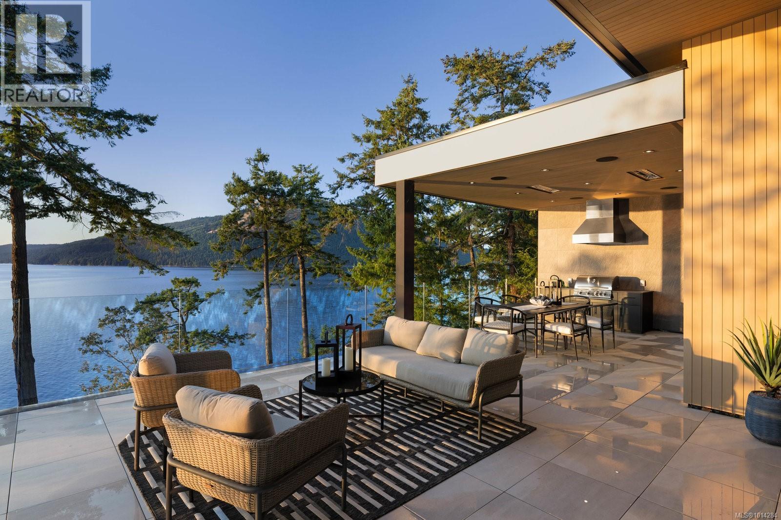  418 Lands End Road, North Saanich