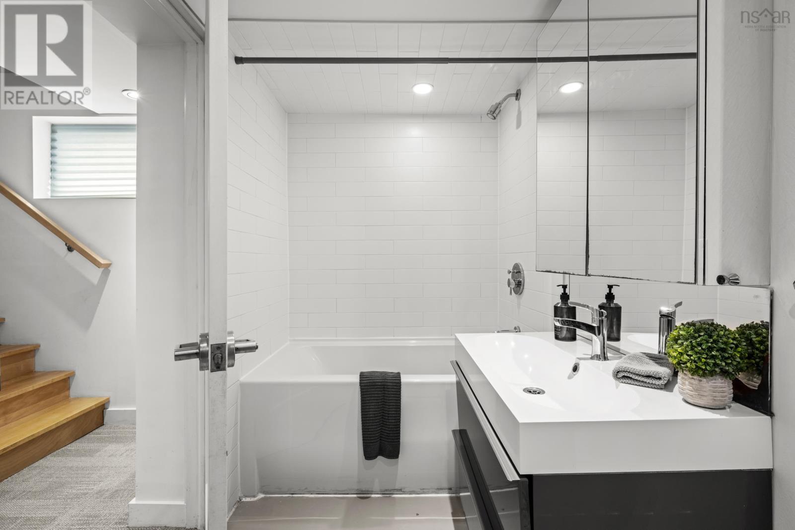 Property 28 of 44 of 6168 6170 North Street