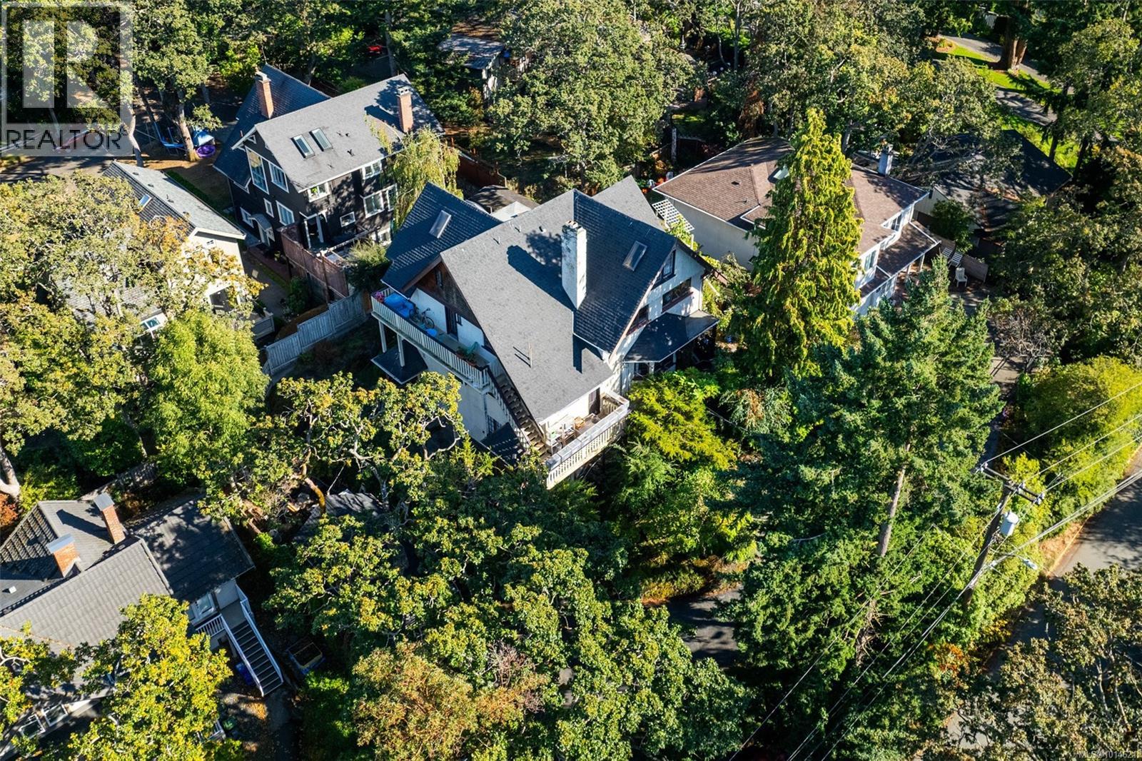 1043/1045 Belmont Ave, Victoria