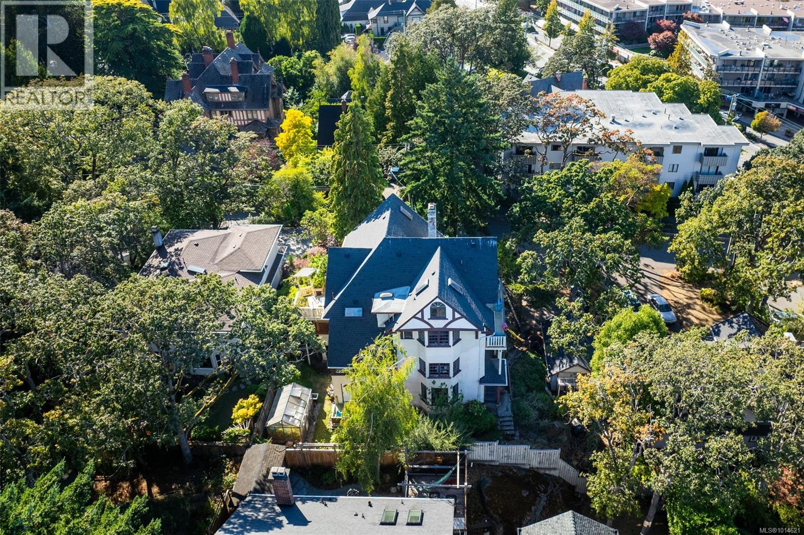 1043/1045 Belmont Ave, Victoria
