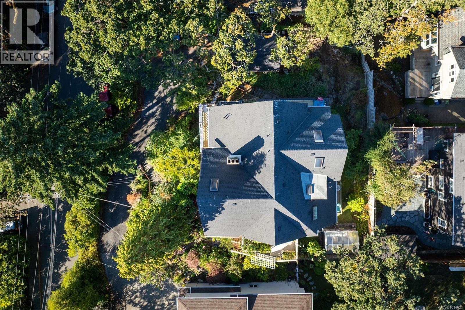 1043/1045 Belmont Ave, Victoria