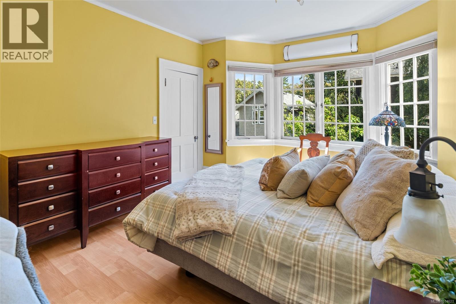 1043/1045 Belmont Ave, Victoria