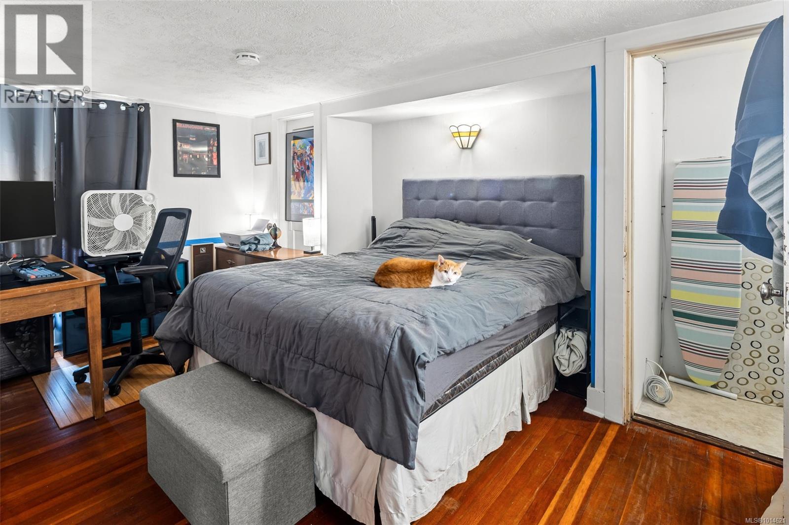 1043/1045 Belmont Ave, Victoria