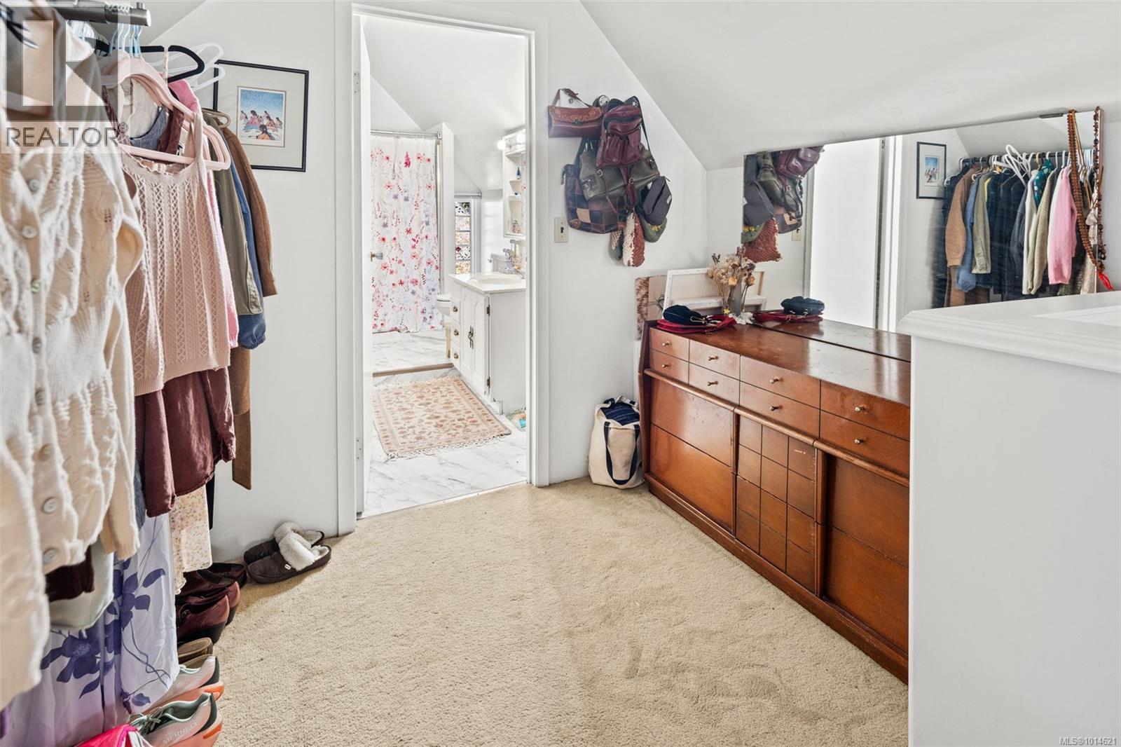 1043/1045 Belmont Ave, Victoria