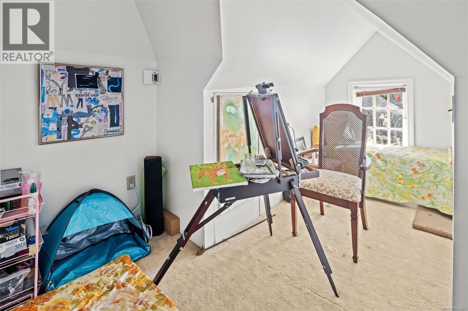 1043/1045 Belmont Ave, Victoria