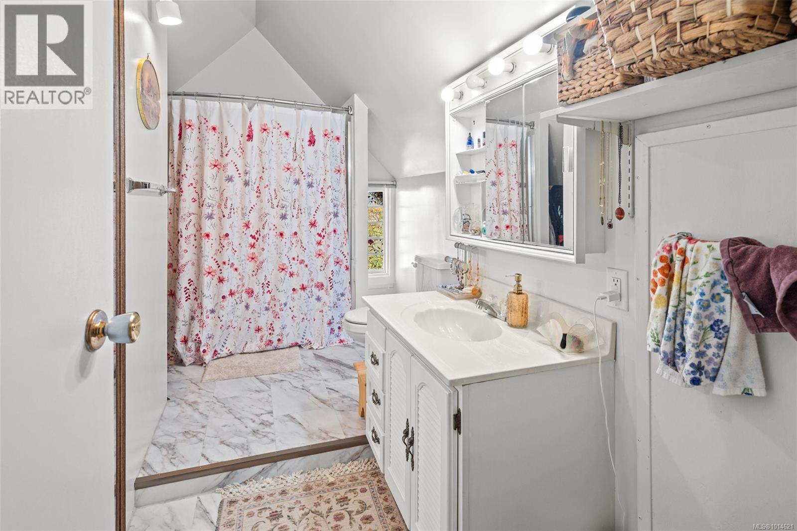 1043/1045 Belmont Ave, Victoria