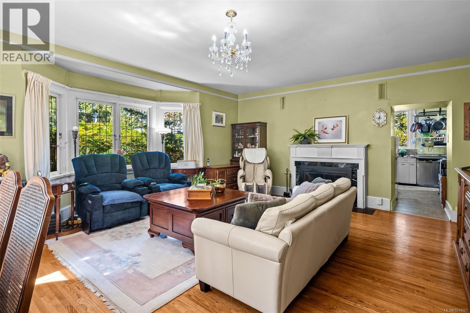 1043/1045 Belmont Ave, Victoria