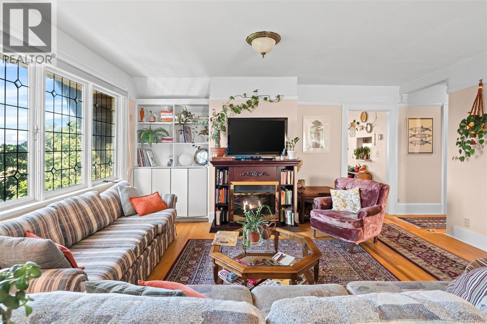 1043/1045 Belmont Ave, Victoria