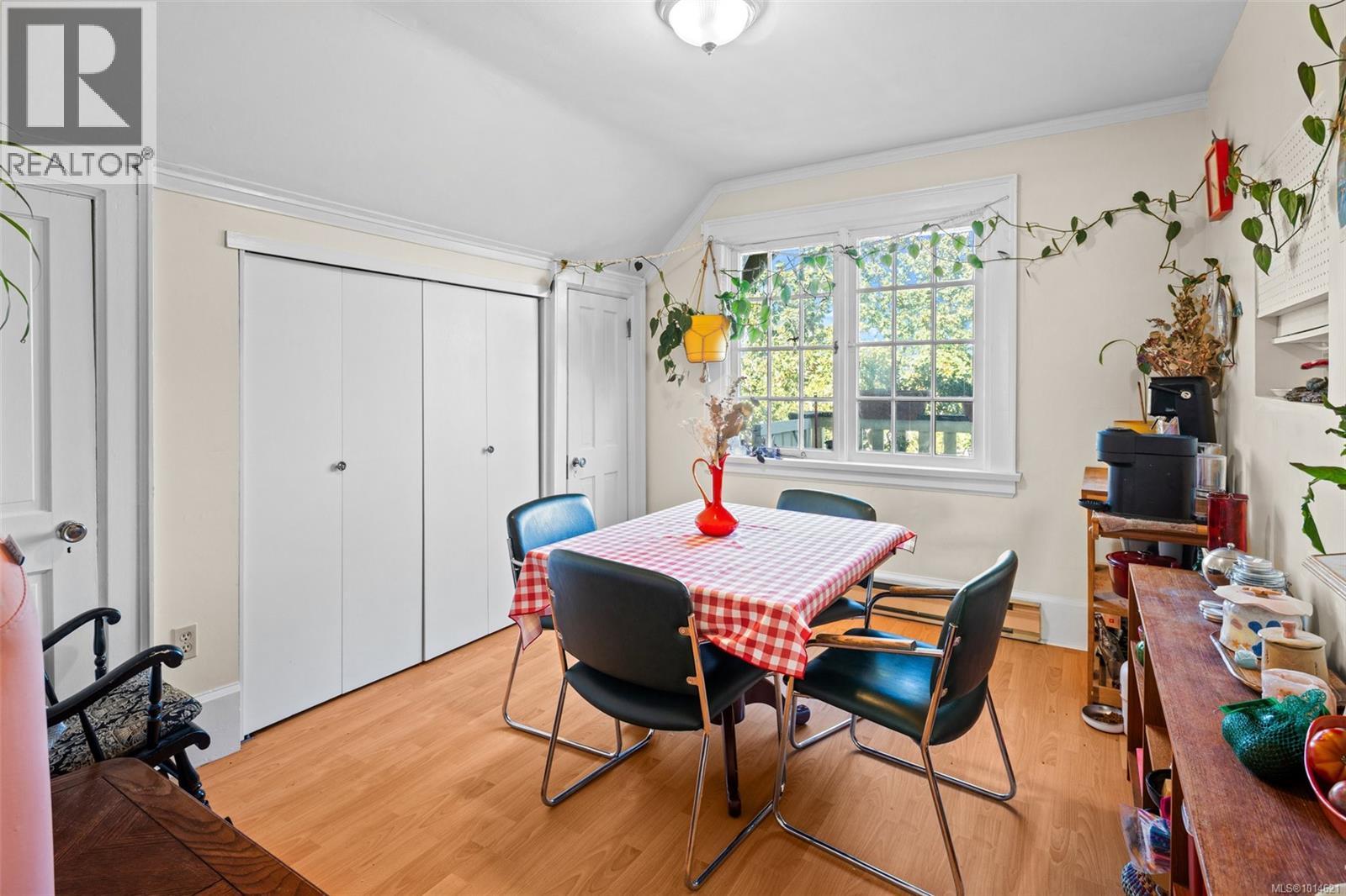 1043/1045 Belmont Ave, Victoria