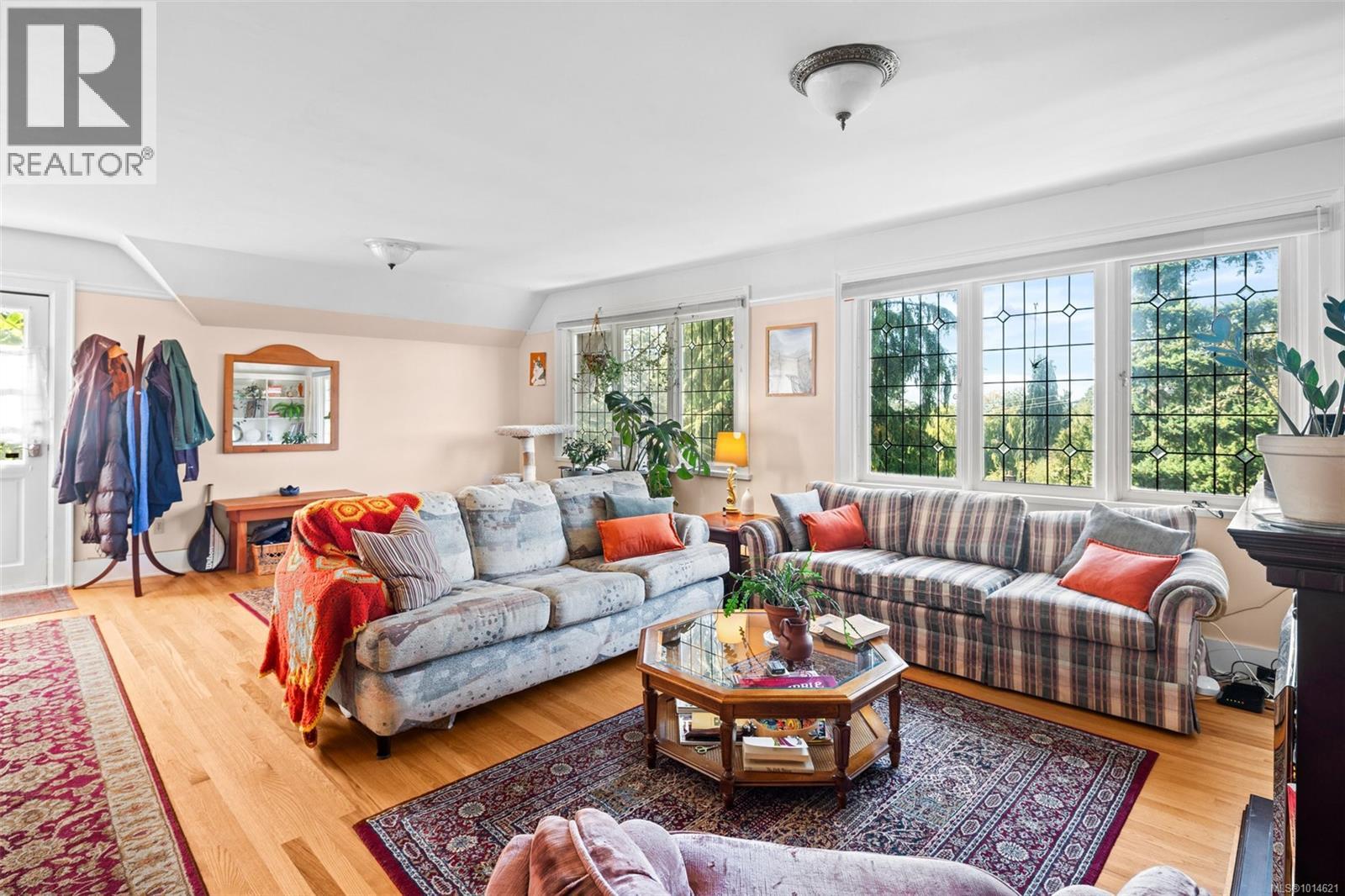 1043/1045 Belmont Ave, Victoria