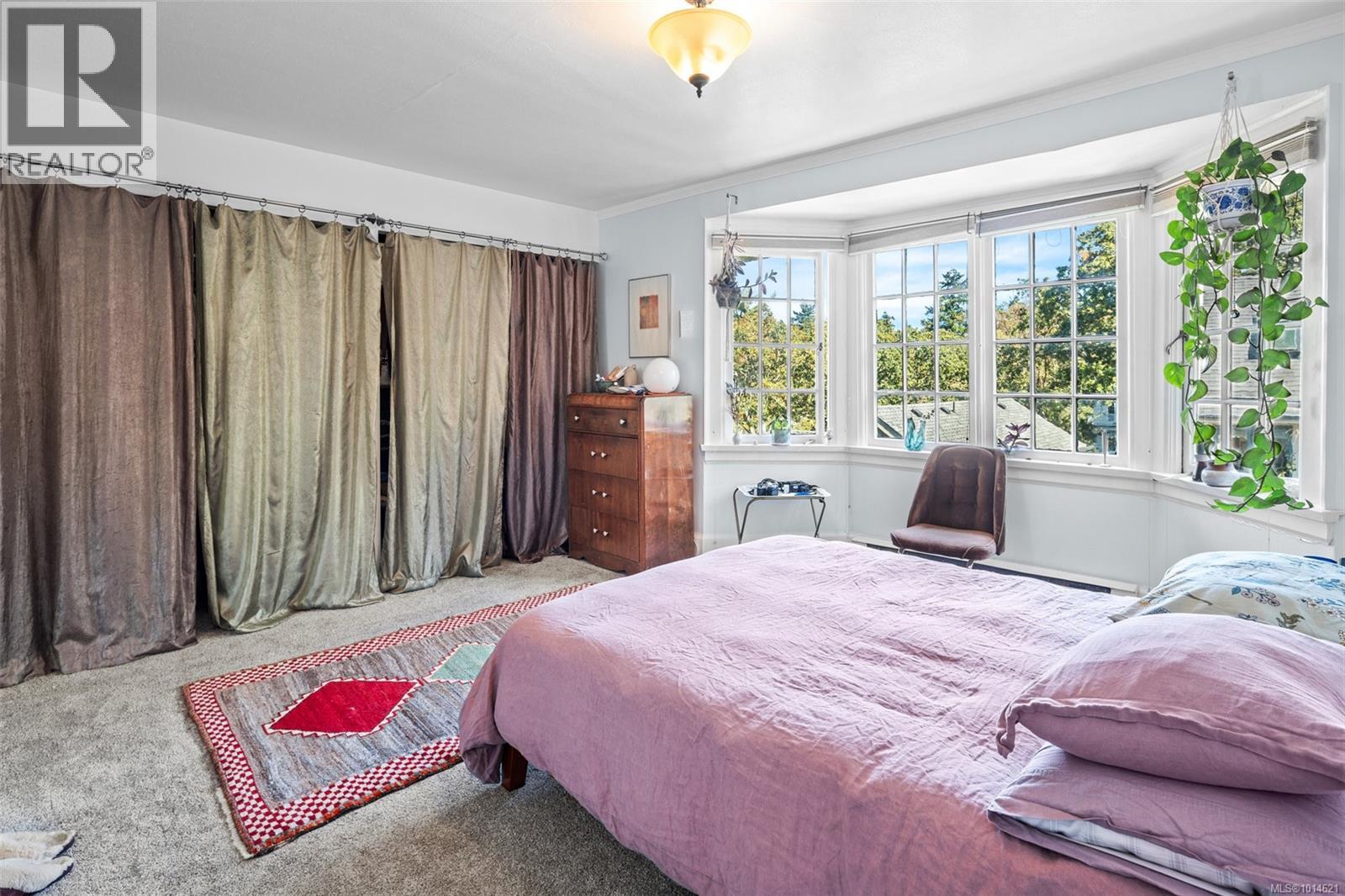 1043/1045 Belmont Ave, Victoria
