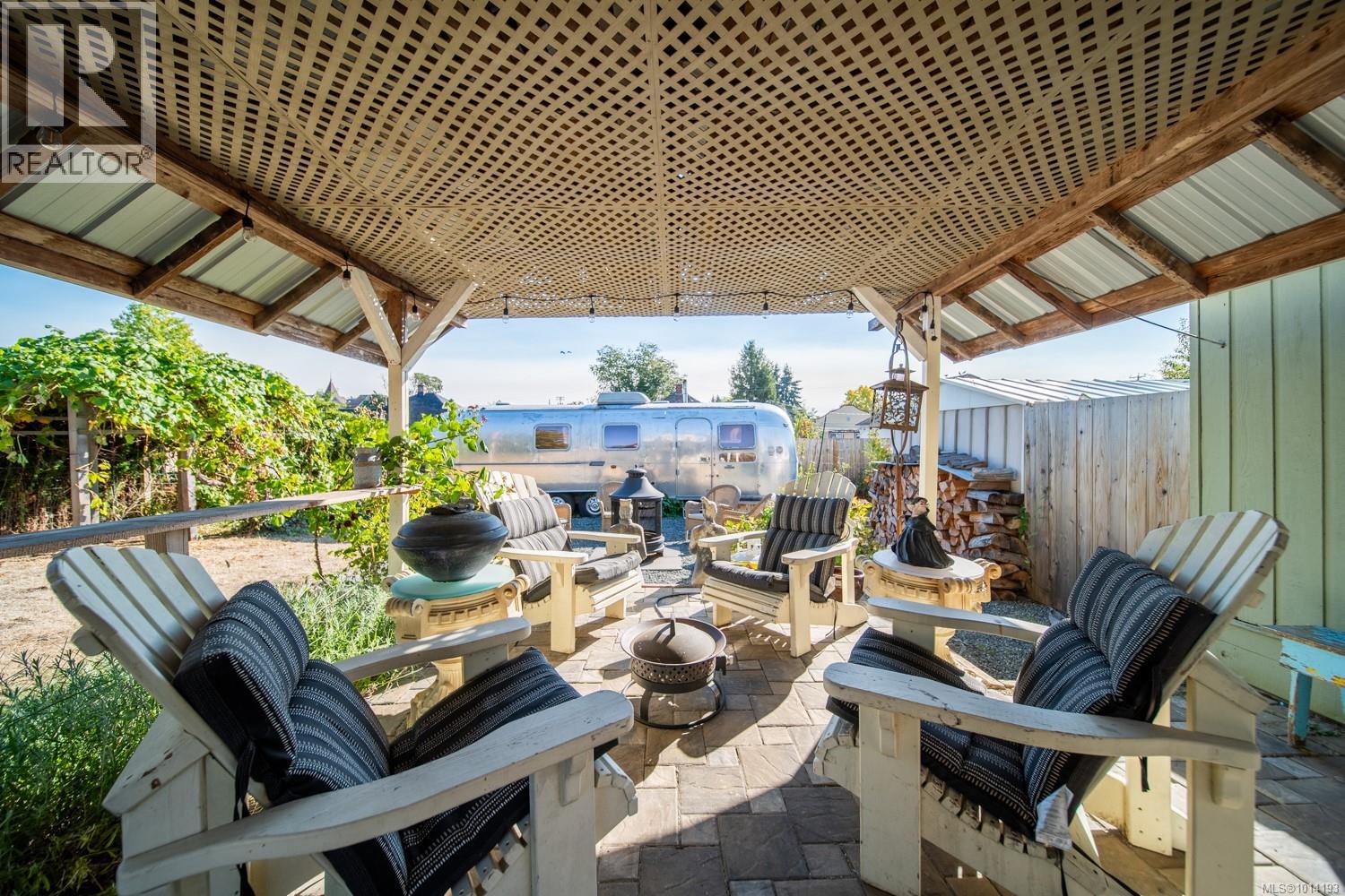9885 WILLOW St, Chemainus