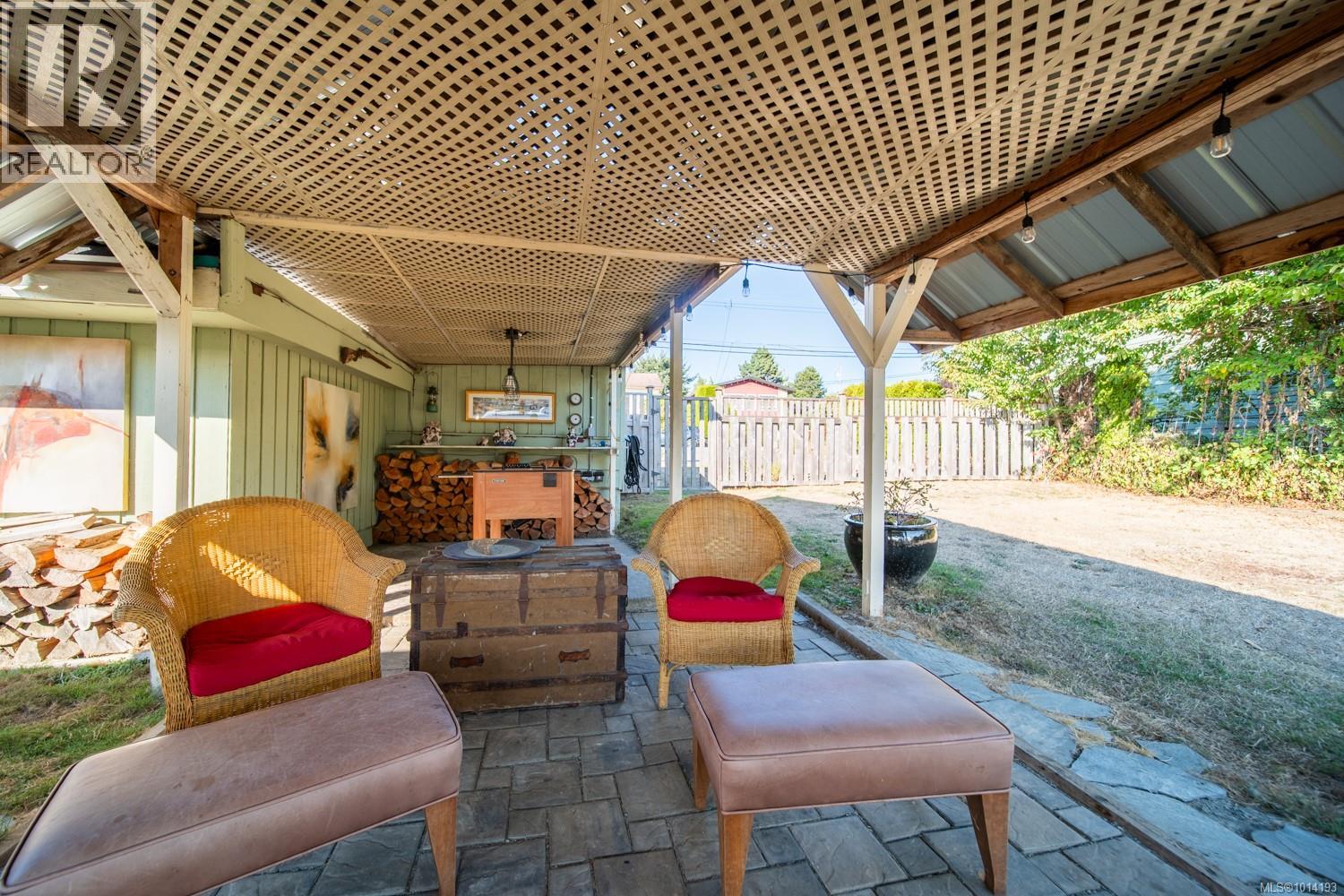 9885 WILLOW St, Chemainus