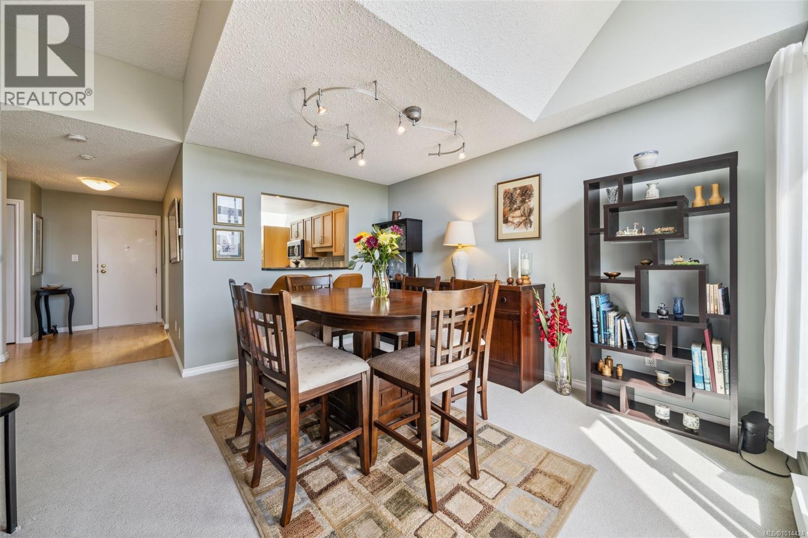 305 10461 Resthaven Dr, Sidney