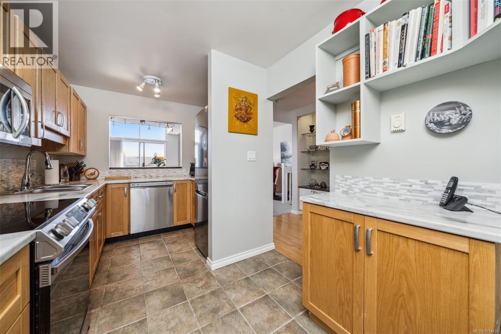 305 10461 Resthaven Dr, Sidney