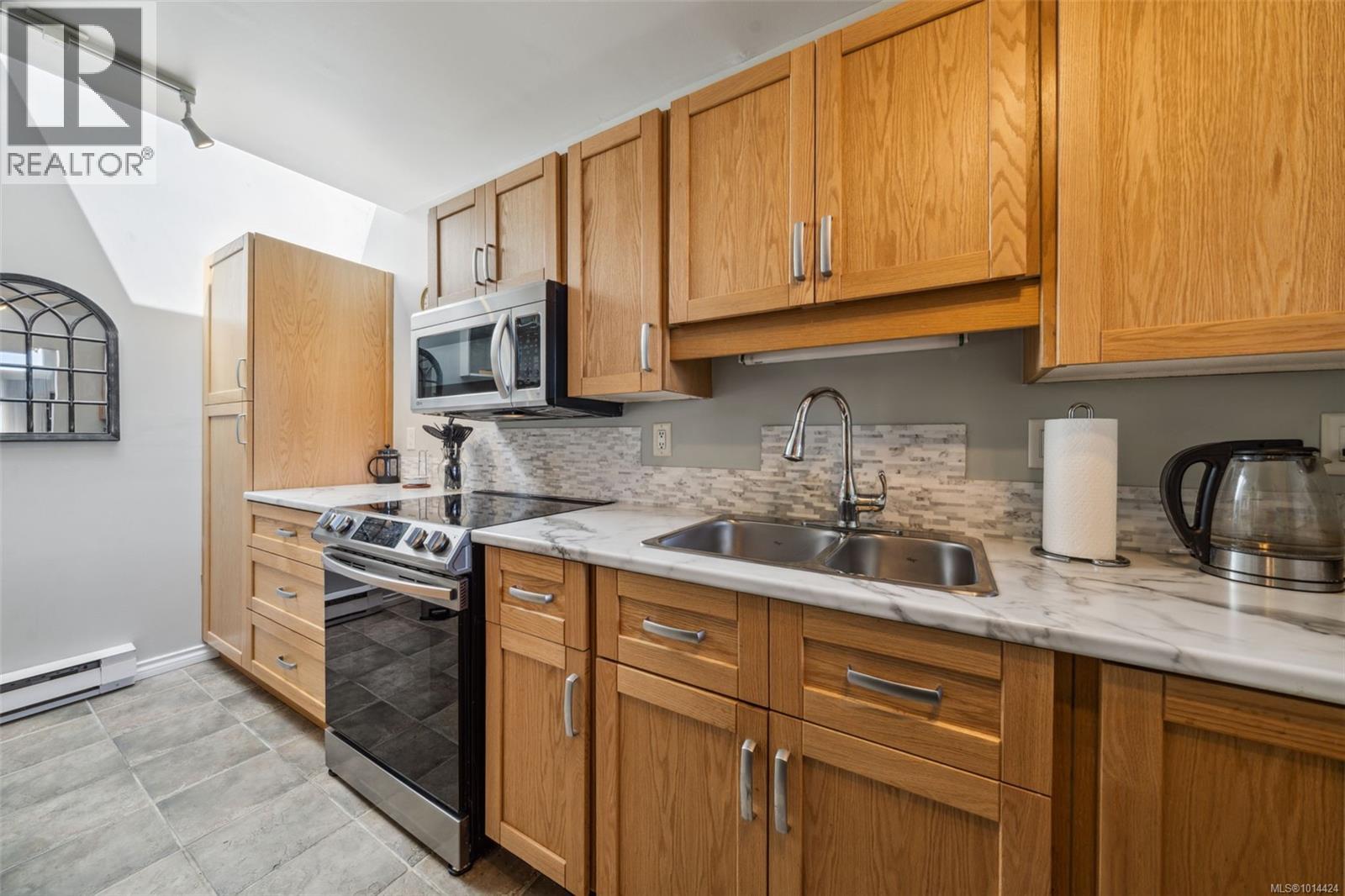 305 10461 Resthaven Dr, Sidney