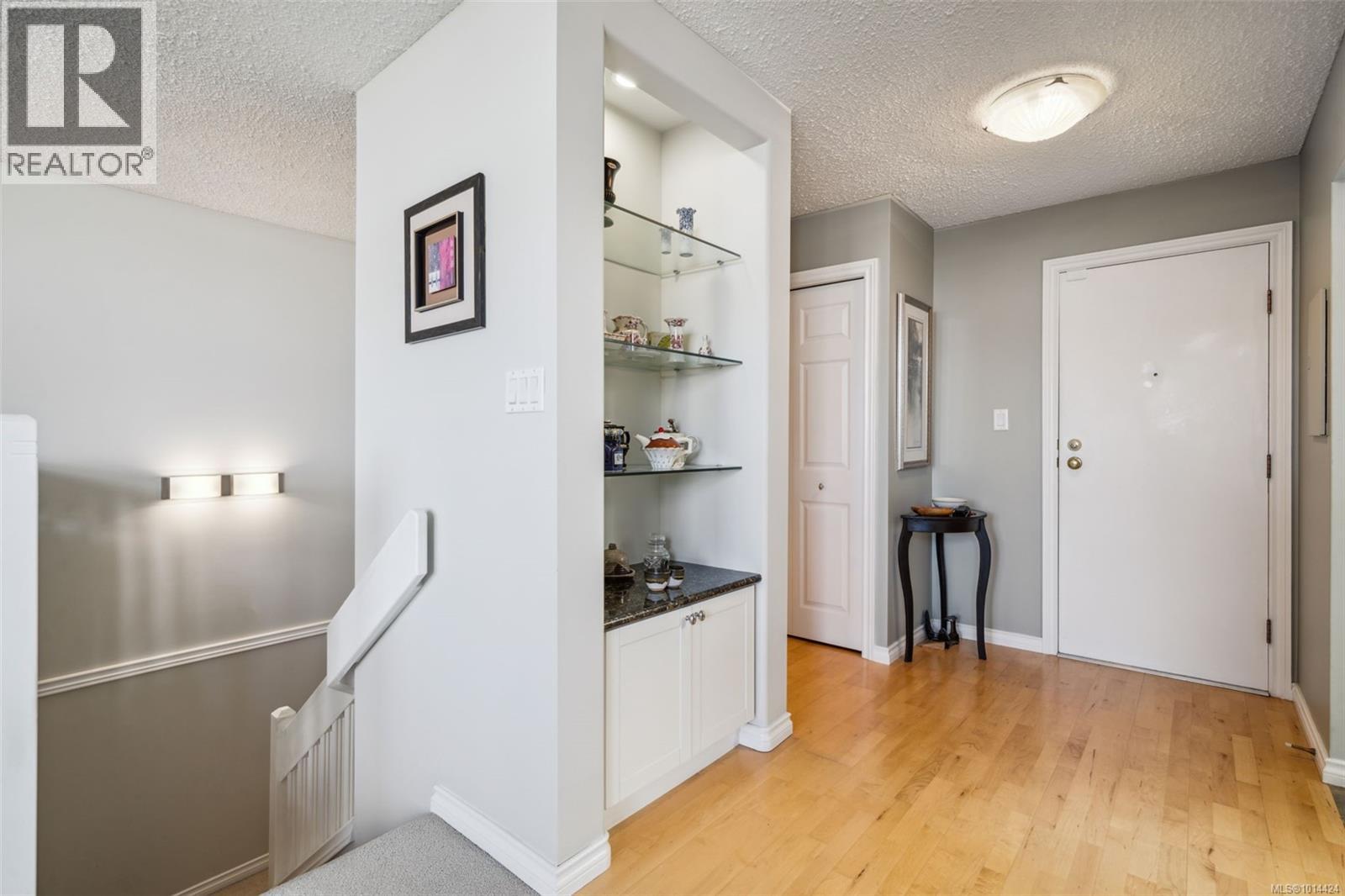305 10461 Resthaven Dr, Sidney