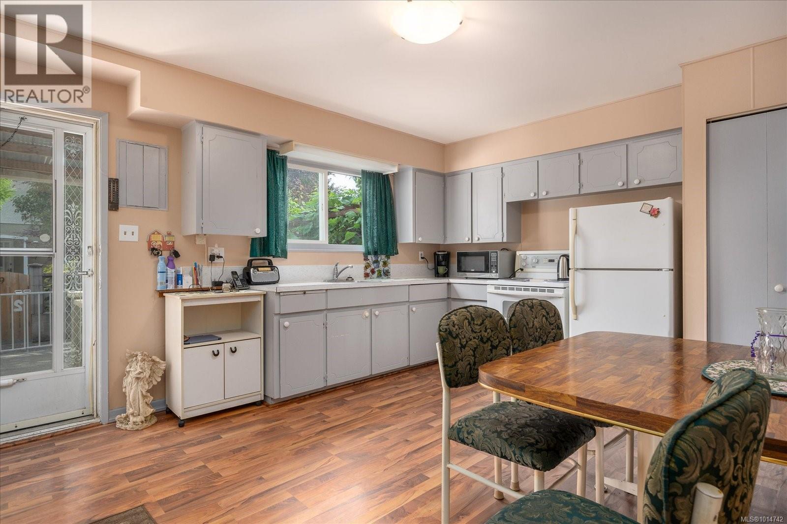 2 1656 Meredith Rd, Nanaimo