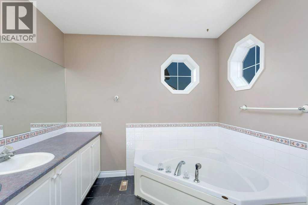5220 50A Avenue, Sylvan Lake