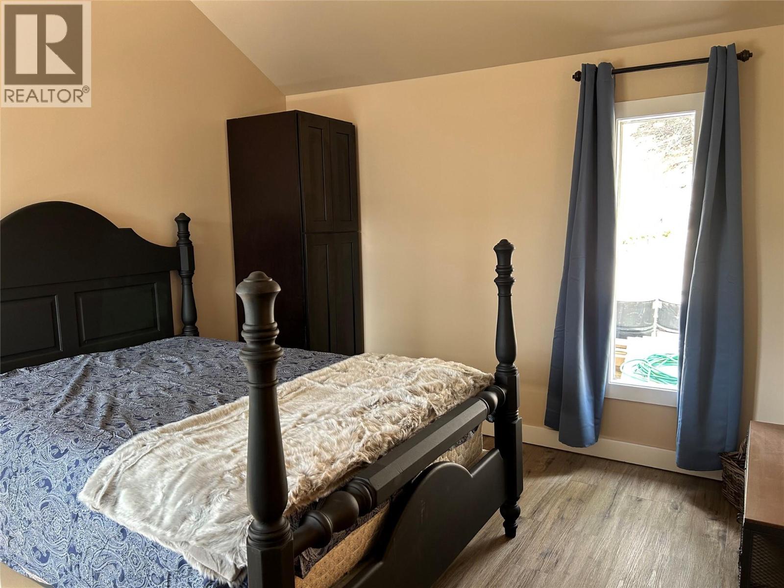 CSOKONY ROAD - Image 3